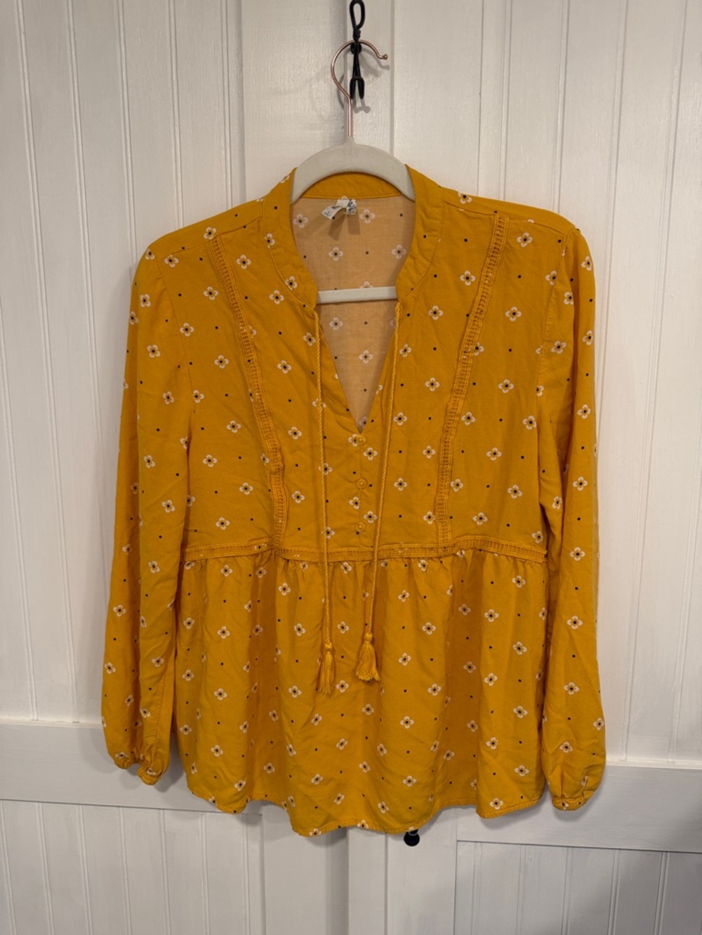 Mudd; cute Mustard yellow Floral, Tassel boho prairie top. size L